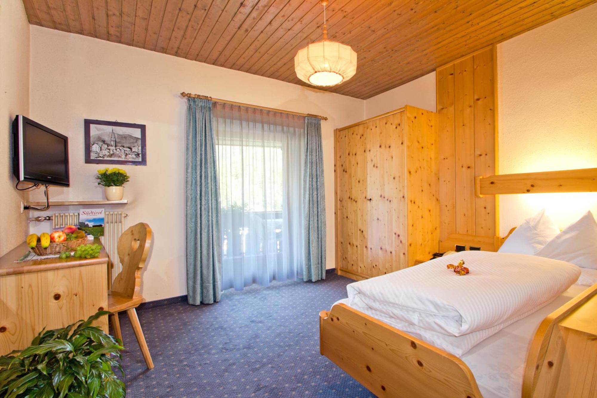 Hotel B&B Gasthof Zur Linde Rio di Pusteria Quarto foto