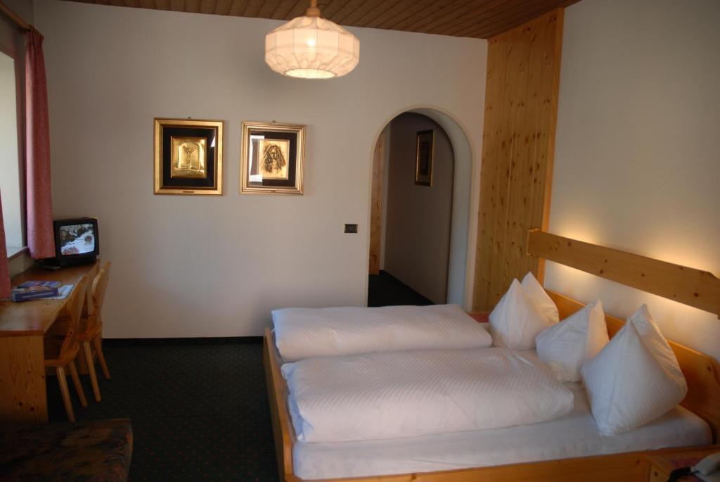 Hotel B&B Gasthof Zur Linde Rio di Pusteria Quarto foto
